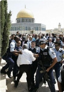 Zionist-settlers-attack-Muslim-worshippers