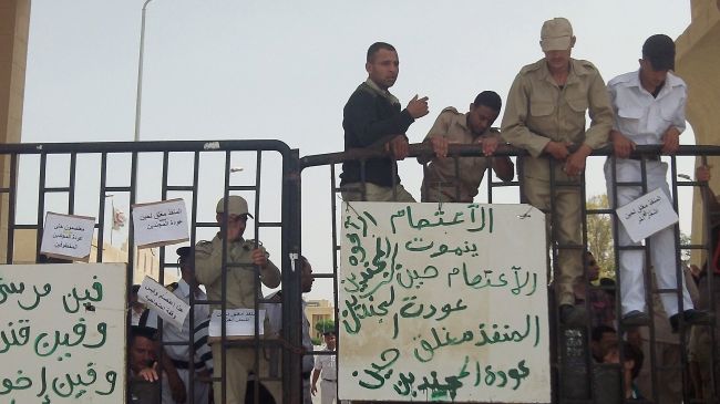 Egyptian police close main crossing to Gaza Strip