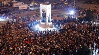 1000s of anti-govt. protesters gather at Istanbul's Taksim Square