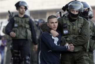 Israeli Forces Detain 10 Palestinians in West Bank