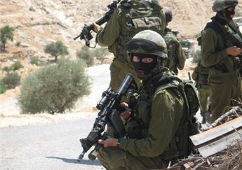 Undercover Israeli forces detain Hamas activist