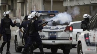 Bahraini-troops-fire-tear-gas-to-disperse-anti-regime-protesters.