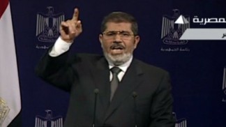 Morsi meditates on 'legitimacy' in speech blaming Mubarak remnants for unrest