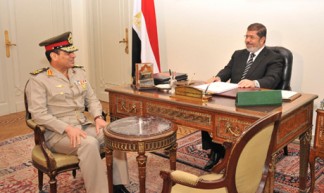 Morsi says he will 'hold on to legitimacy,' calls on army to reverse Monday statement