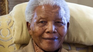 Nelson Mandela on life support machine, his daughter says