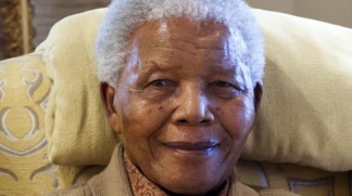 Nelson Mandela on life support machine, his daughter says