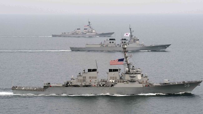 355526_US-warships