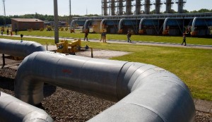 Russia cuts gas to Ukraine, flows to EU threatened