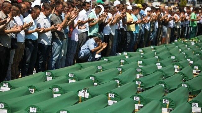 371530_Bosnia-Srebrenica-victims