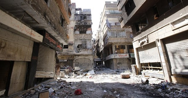 3 Missiles Strike Yarmouk Camp in Damascus