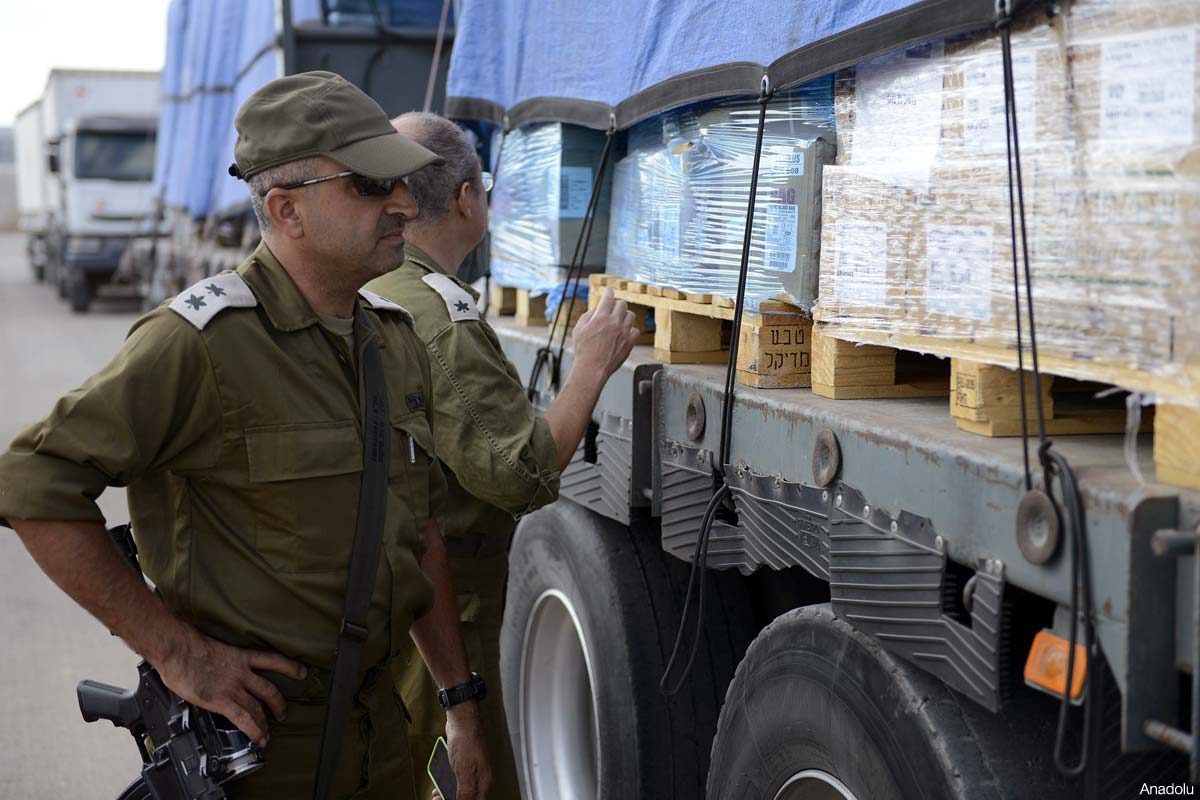 israeli-soldiers-inspect-a-humanitarian-aid-truck-before-it-enters-gaza-erez-border-crossing-july-2014