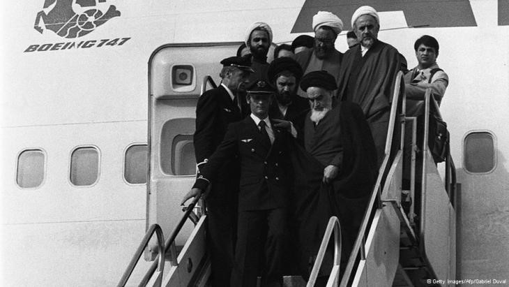Imam Khomeini Entered Iranian Soil + Photos