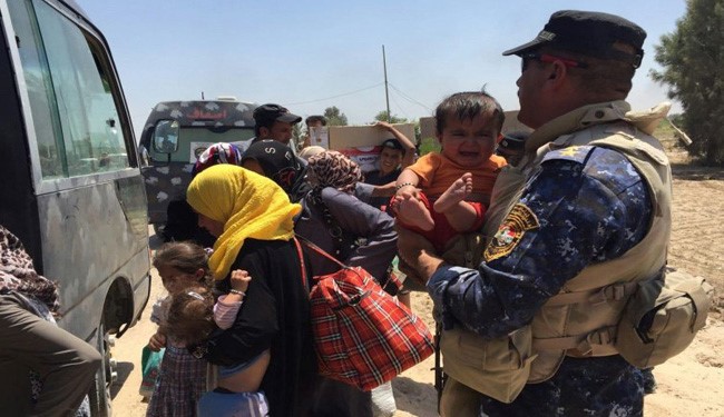 VIDEO: Iraqi Women, Children Flee from ISIS Militants Fighting in Fallujah