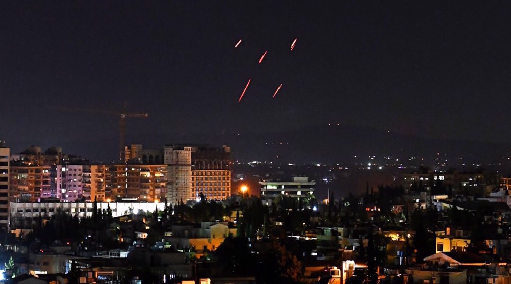 Zionist regime's airstrike on outskirts of Damascus leaves eight Syrian soldiers injured