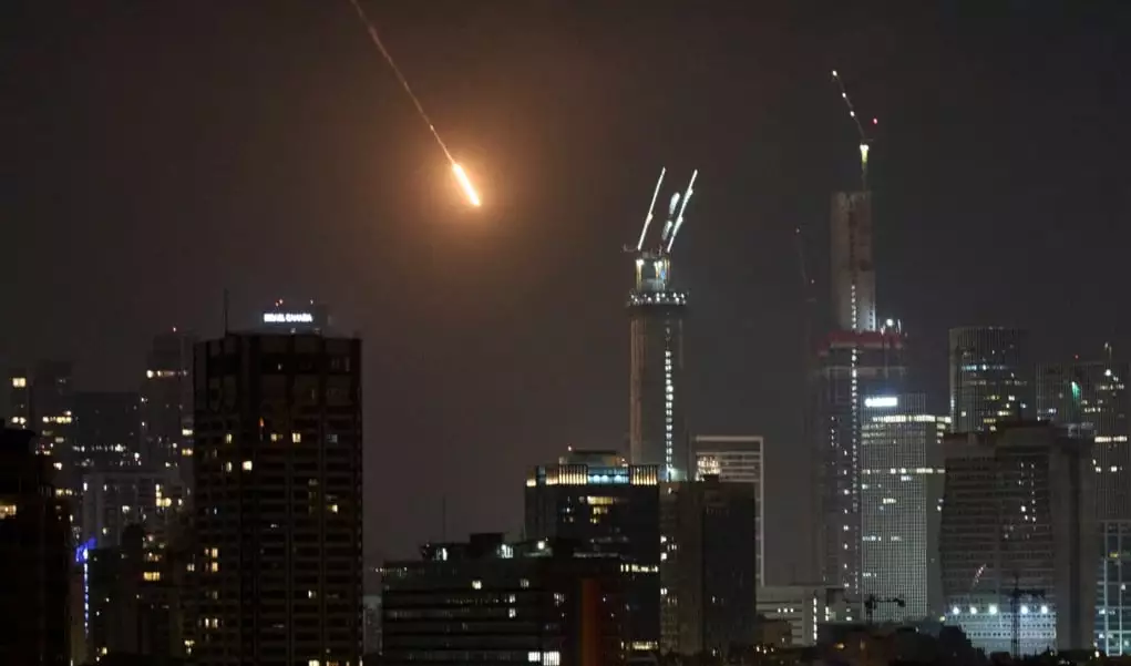 Iranian Missile Barrage Strikes 'israel'; Zionist Defense Forces Report Casualties